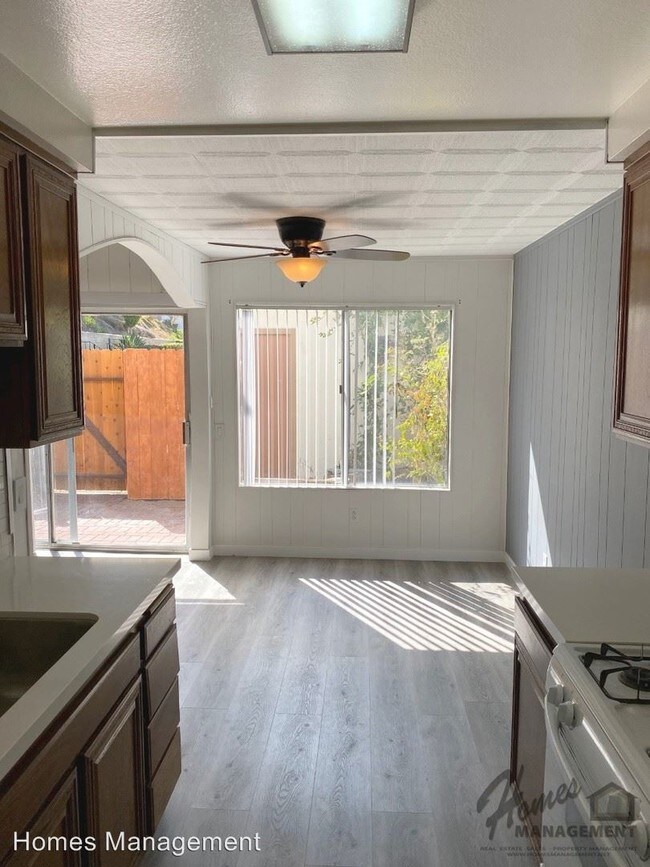 Building Photo - 2 br, 1 bath Apartment - 3610 Seacrest Way