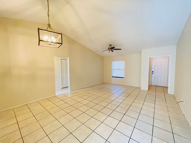 Building Photo - Available NOW! Charming 3-Bedroom Home in ...