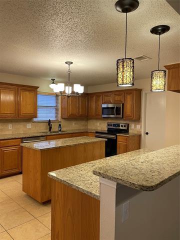 Building Photo - 817 Parkhill Dr