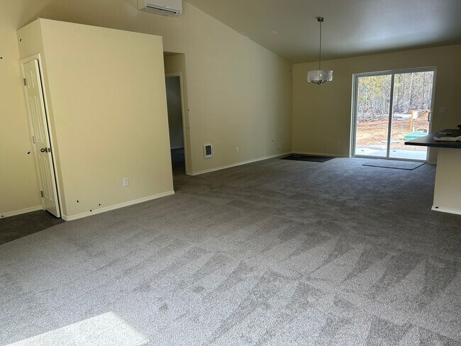 Foto del edificio - Brand New Home