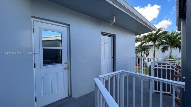 Photo - 1701 NE Miami Gardens Dr Apartment