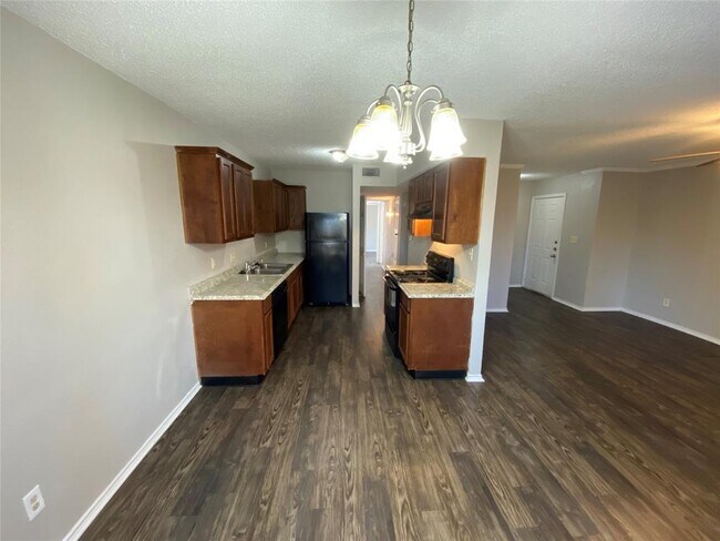 Building Photo - 6752 Trail Lake Dr