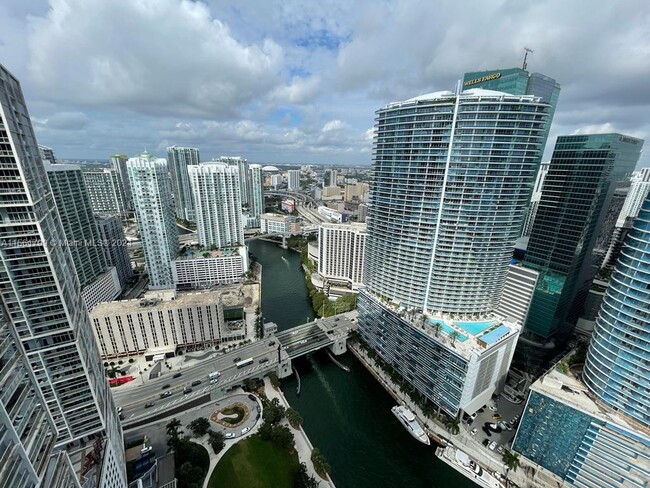 Foto del edificio - 465 Brickell Ave