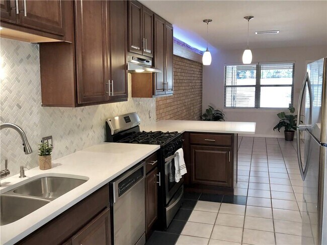 Foto del edificio - 1903 Fairlawn Ln