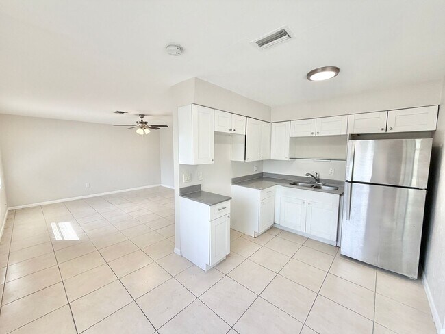 Foto del edificio - PIKUS (1931 Sunshine Blvd)