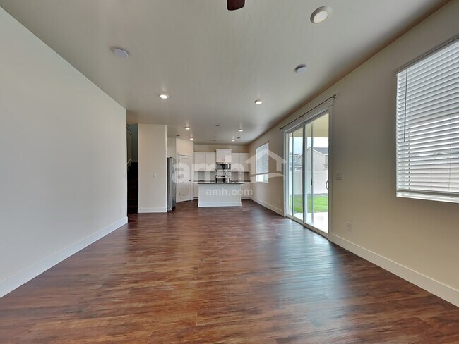 Foto del edificio - 1067 S Jillian Ave