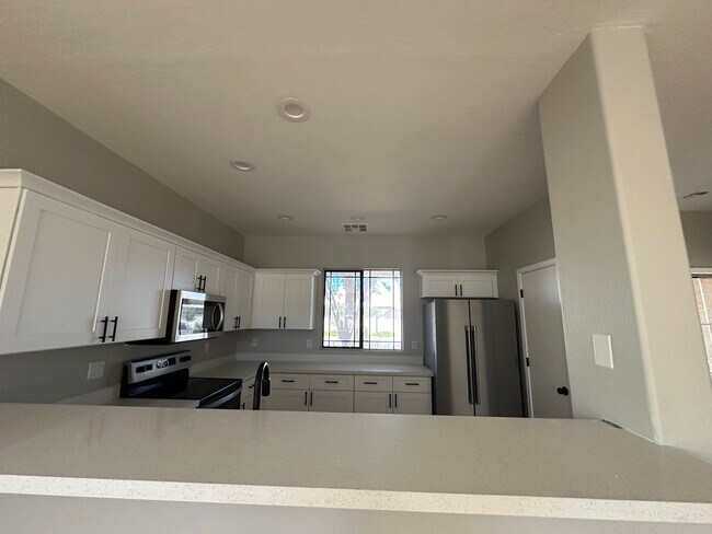 Building Photo - 3 BEDROOM IN SAN TAN RANCH