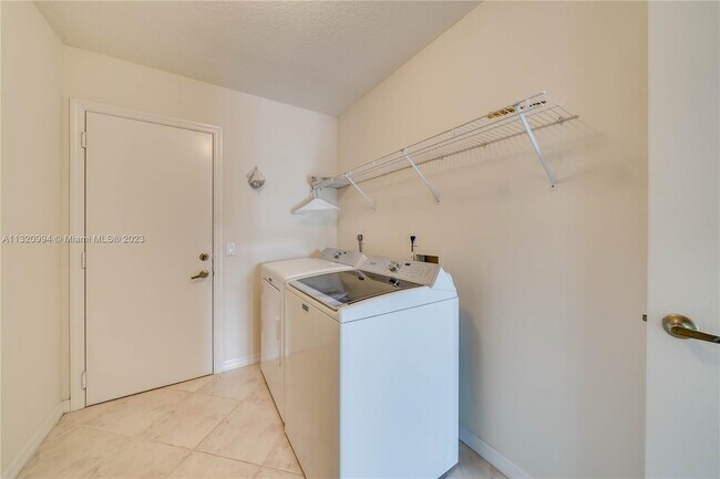 Foto del edificio - 480 Montclaire Dr