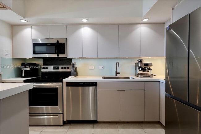 Building Photo - 20505 E Country Club Dr
