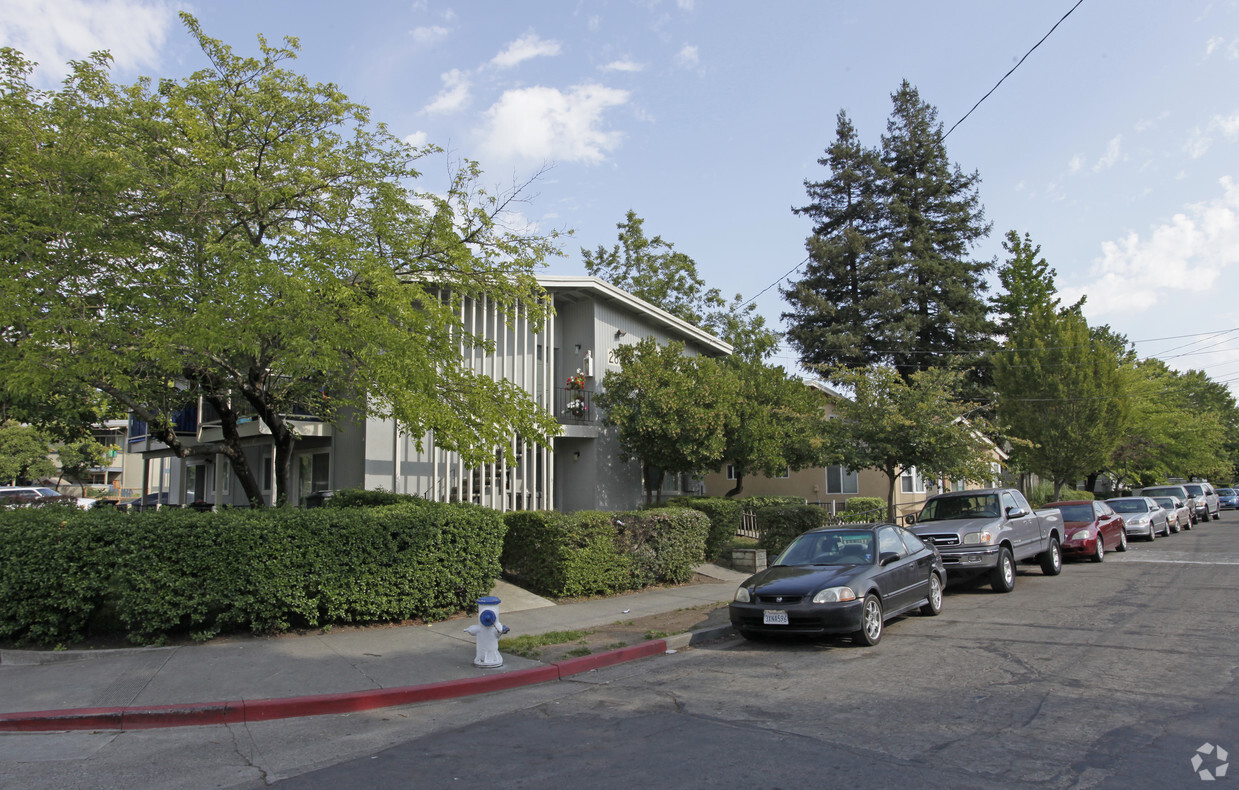 Building Photo - Pauline Creek Apartments