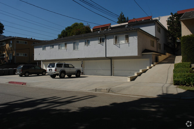 Building Photo - 1809 Oakwood Ave