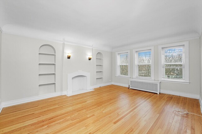 Building Photo - 4843 Lee St
