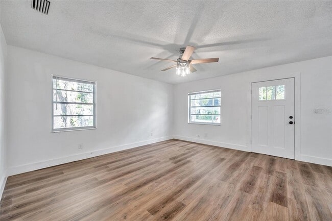 Building Photo - 304 W Idlewild Ave