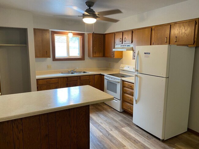 Foto del edificio - 604-6 N. Walnut Ave Marshfield