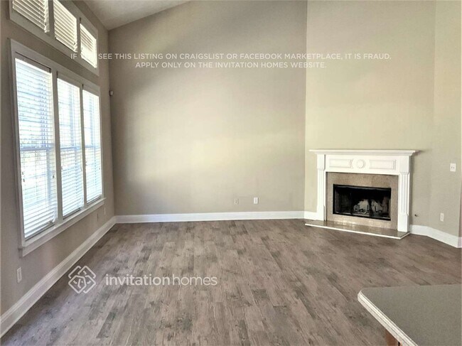 Foto del edificio - 3243 Bridge Walk Dr