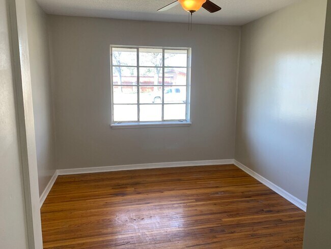 Foto del edificio - $525 - 1 bedroom/ 1 bathroom - Cozy fourplex