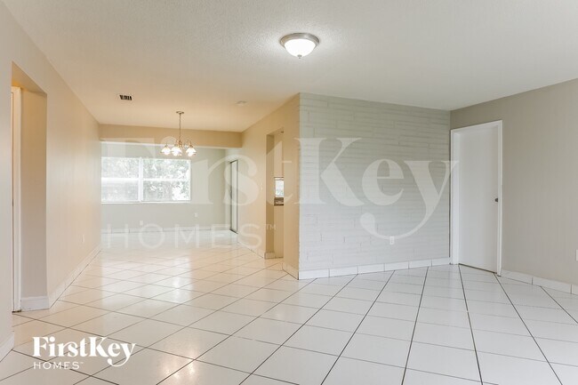 Foto del edificio - 6891 NW 25th Ct