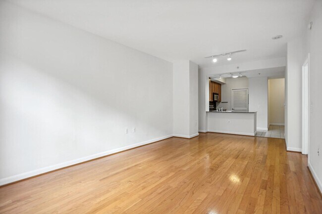 Foto del edificio - Luxurious 1 Bedroom/1 Bath- NW DC