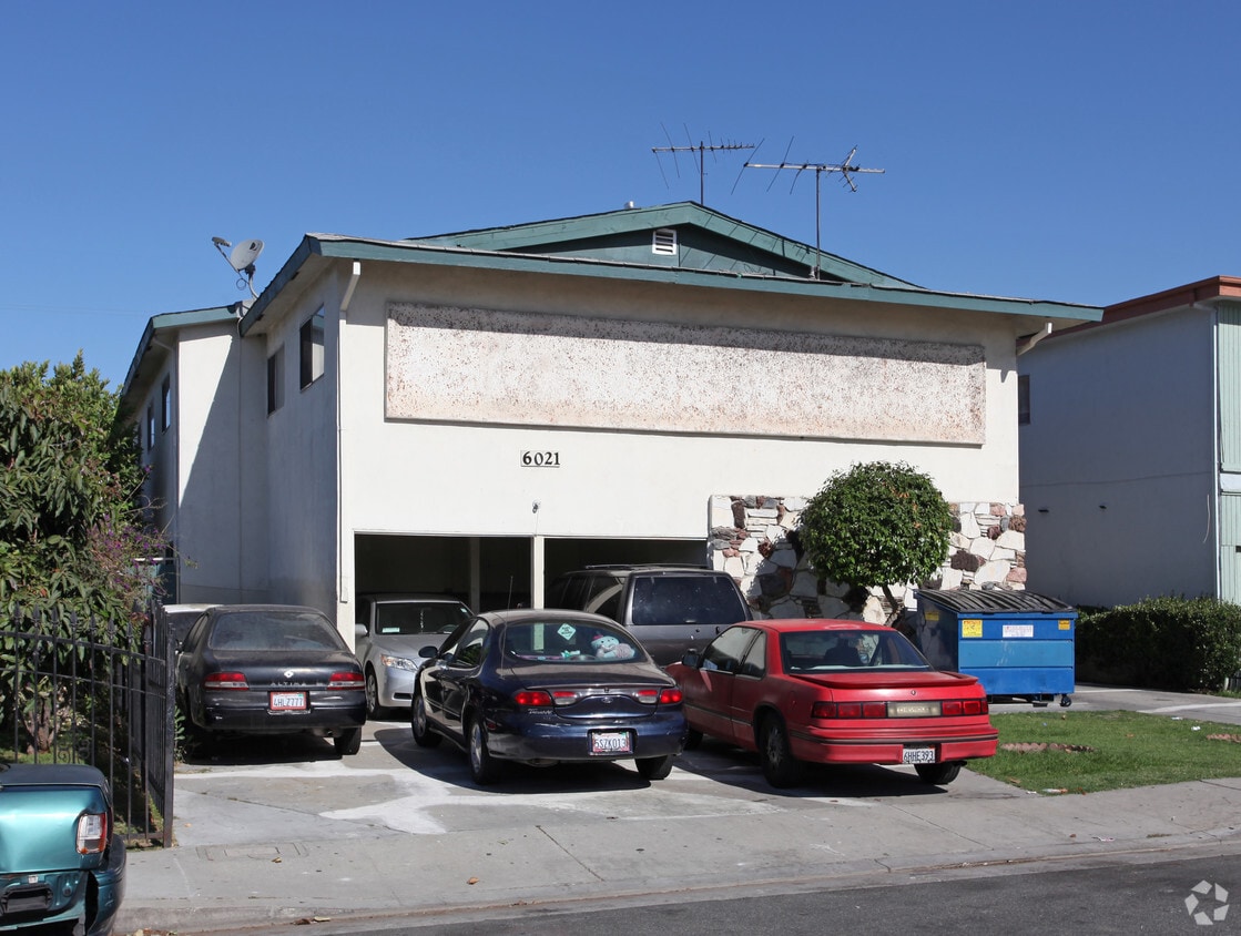 Building Photo - 6021 Vinevale Ave