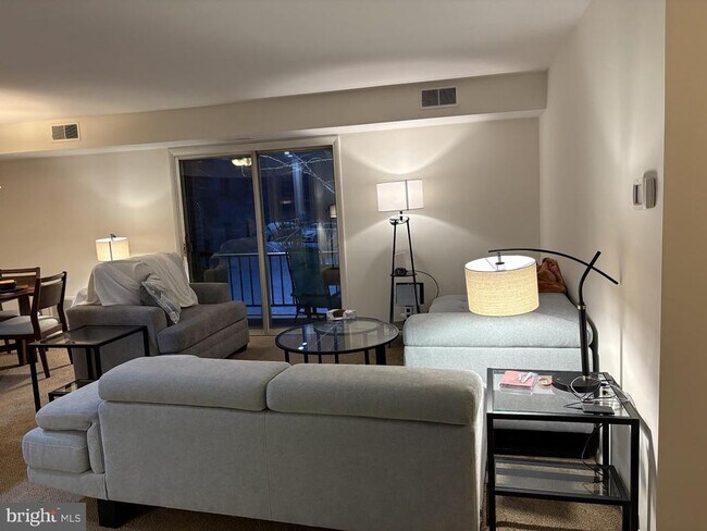 Foto del edificio - 7 Rockford Rd