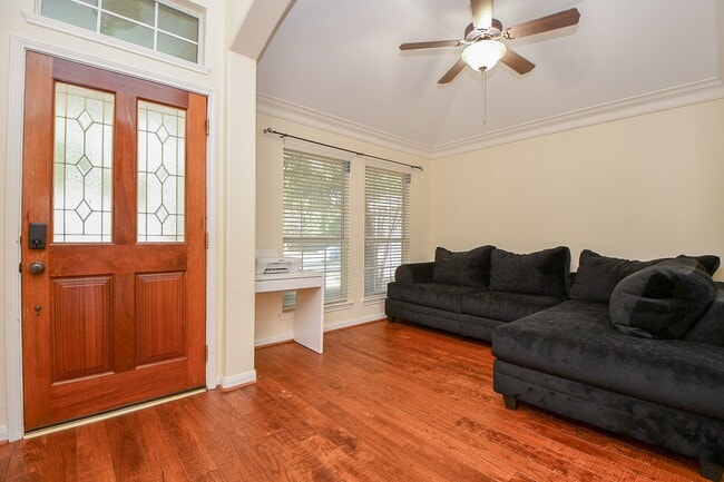 Building Photo - 9107 Fernwillow Dr