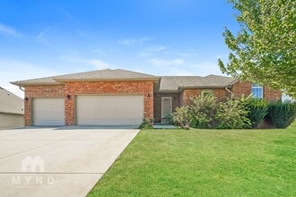 Building Photo - 4674 Oneida Dr