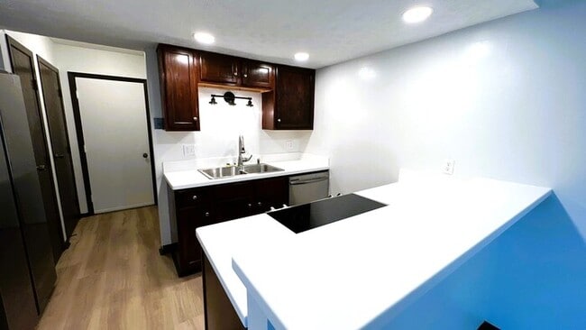 Building Photo - Updated Gahanna 3 BR Home