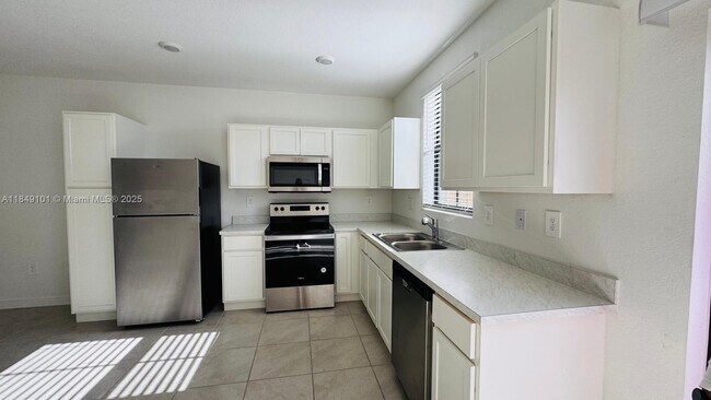 Foto del edificio - 1220 NE 5th Ct