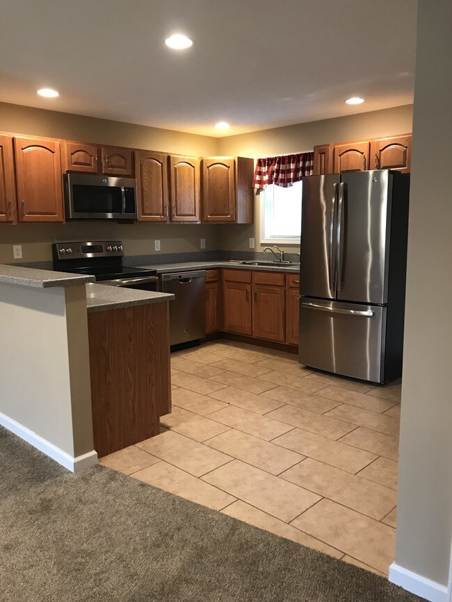 Kitchen - 524 Broadway Ave