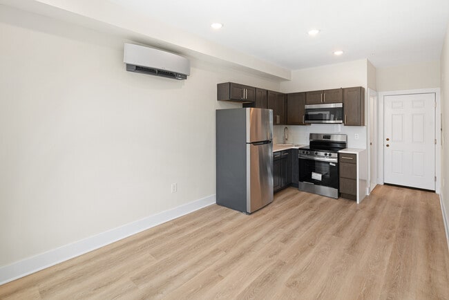 Foto del edificio - 5217 Warren St