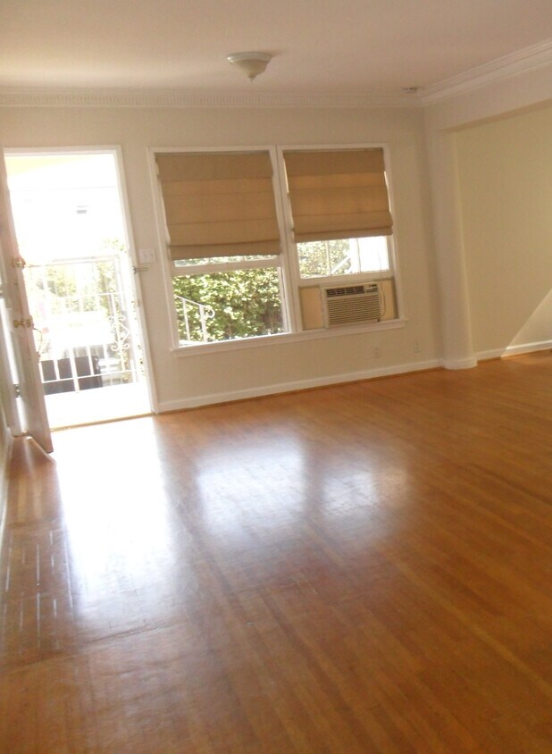 Primary Photo - 1423 S Beverly Dr