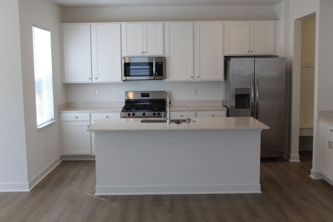 Foto del edificio - Available Now! Brand New 5 BR Lennar Home ...