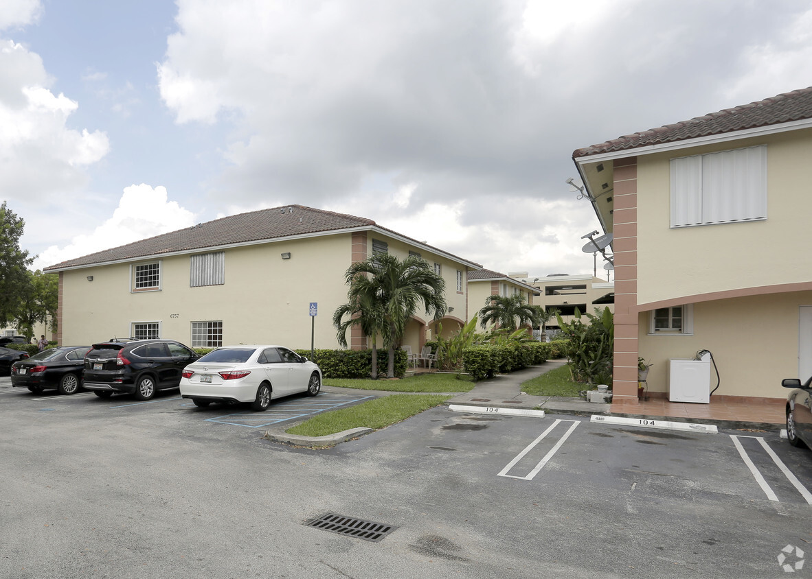 Primary Photo - Marquis Villas