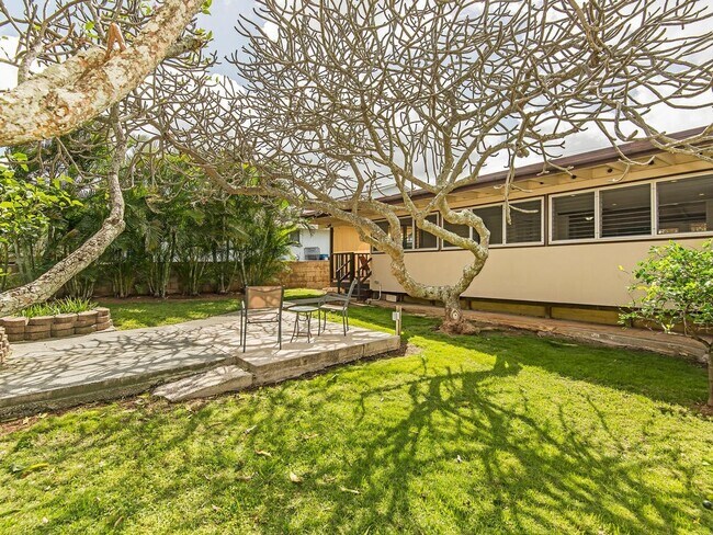 Building Photo - Lovely Home Large Yard in Kailua - Enchant...