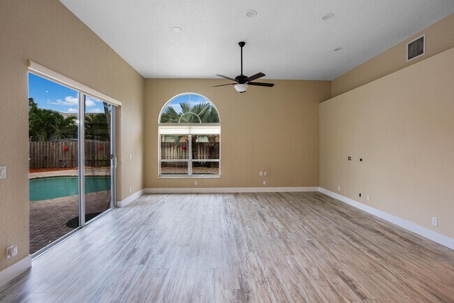 Foto del edificio - 2221 NW 129th Ter