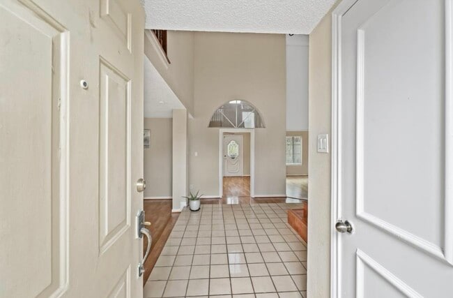 Building Photo - 1535 Beaconshire