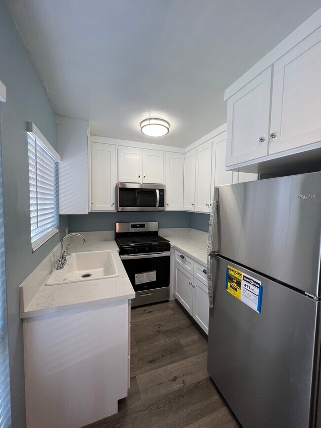 Building Photo - 4734 Saturn St