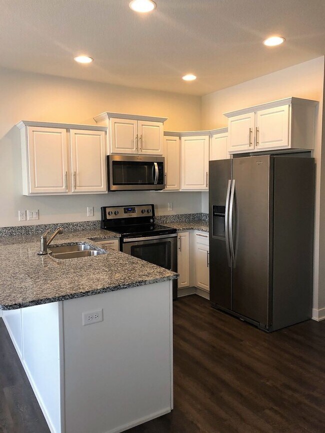 Foto del edificio - HUGE Single Family Home Available!