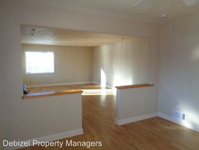 Foto del edificio - 3 br, 1.5 bath Apartment - 1239 Lewis