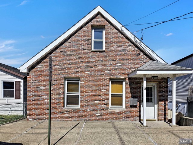 Primary Photo - 9 Franklin Pl