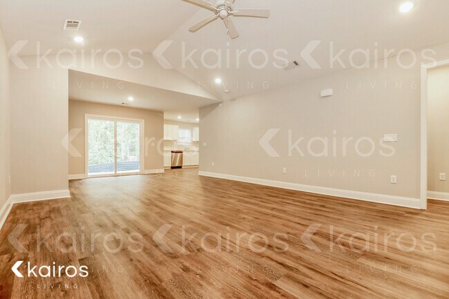 Foto del edificio - 161 Cottage Grove Rd