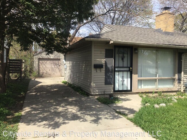 Building Photo - 2 br, 1 bath House - 4251 N 42nd Pl.