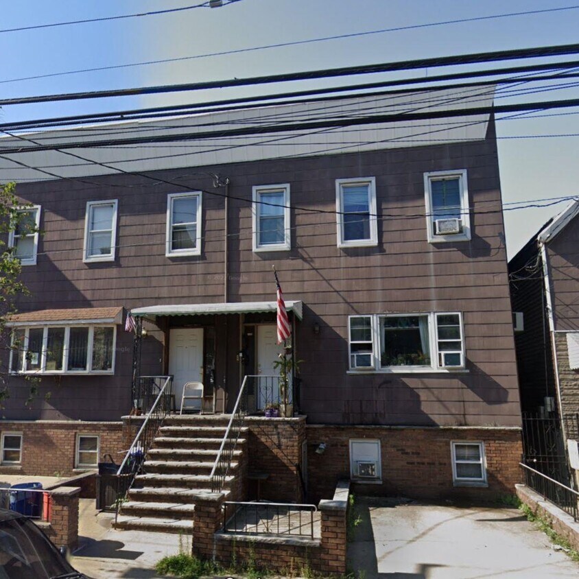 Primary Photo - 625 13th St