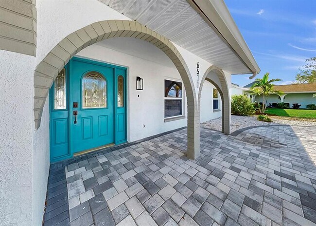 Foto del edificio - 6511 Santiago Ct