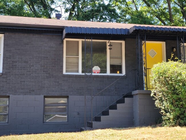 Building Photo - 3 Bedroom Brick Ranch on Basement/5 Min Drive to Downtown Atlanta