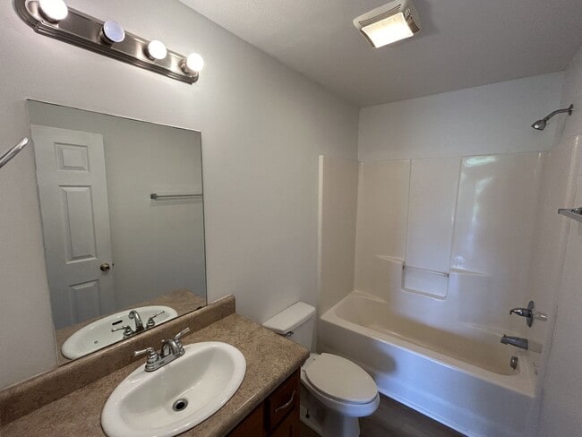 Foto del edificio - 14105-14109 Red House Road