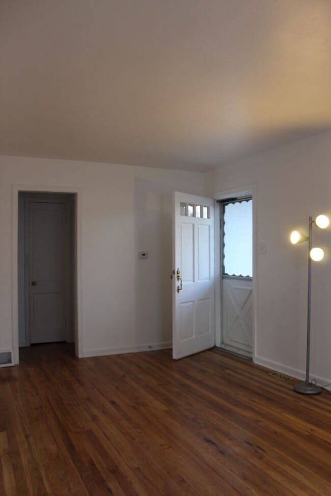 Building Photo - Charming 3 BR/1 BA  Home located In Villa ...