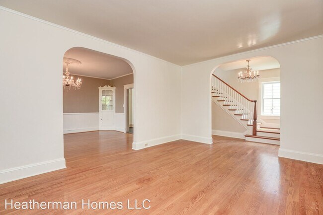 Foto del edificio - 5 br, 3.5 bath House - 1306 Monterey Avenue