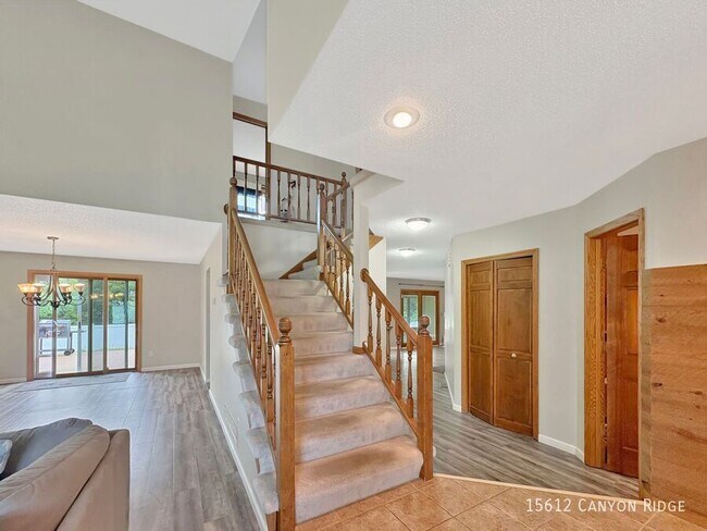 Foto del edificio - 15612 Canyon Ridge