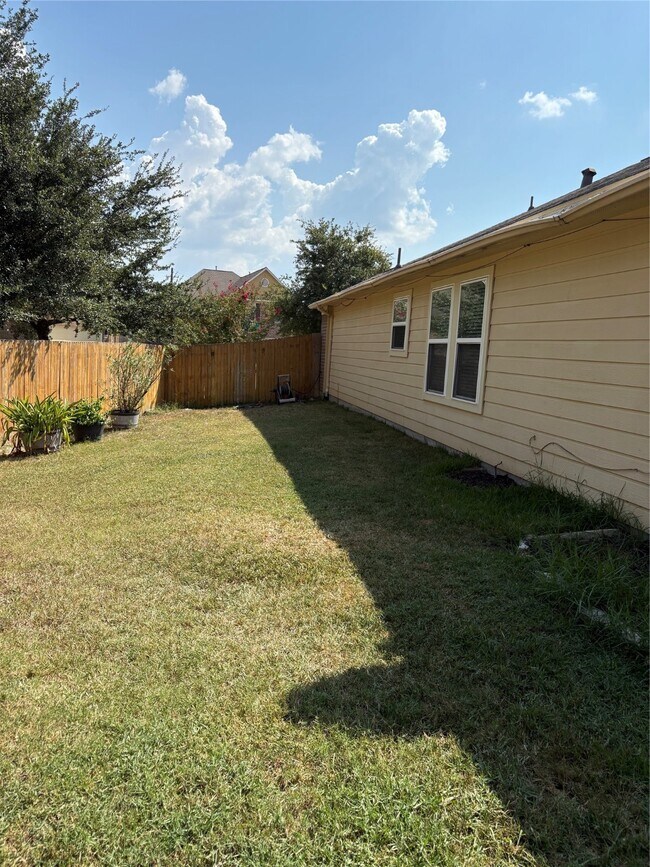 Foto del edificio - 5051 Dappled Grove Trail